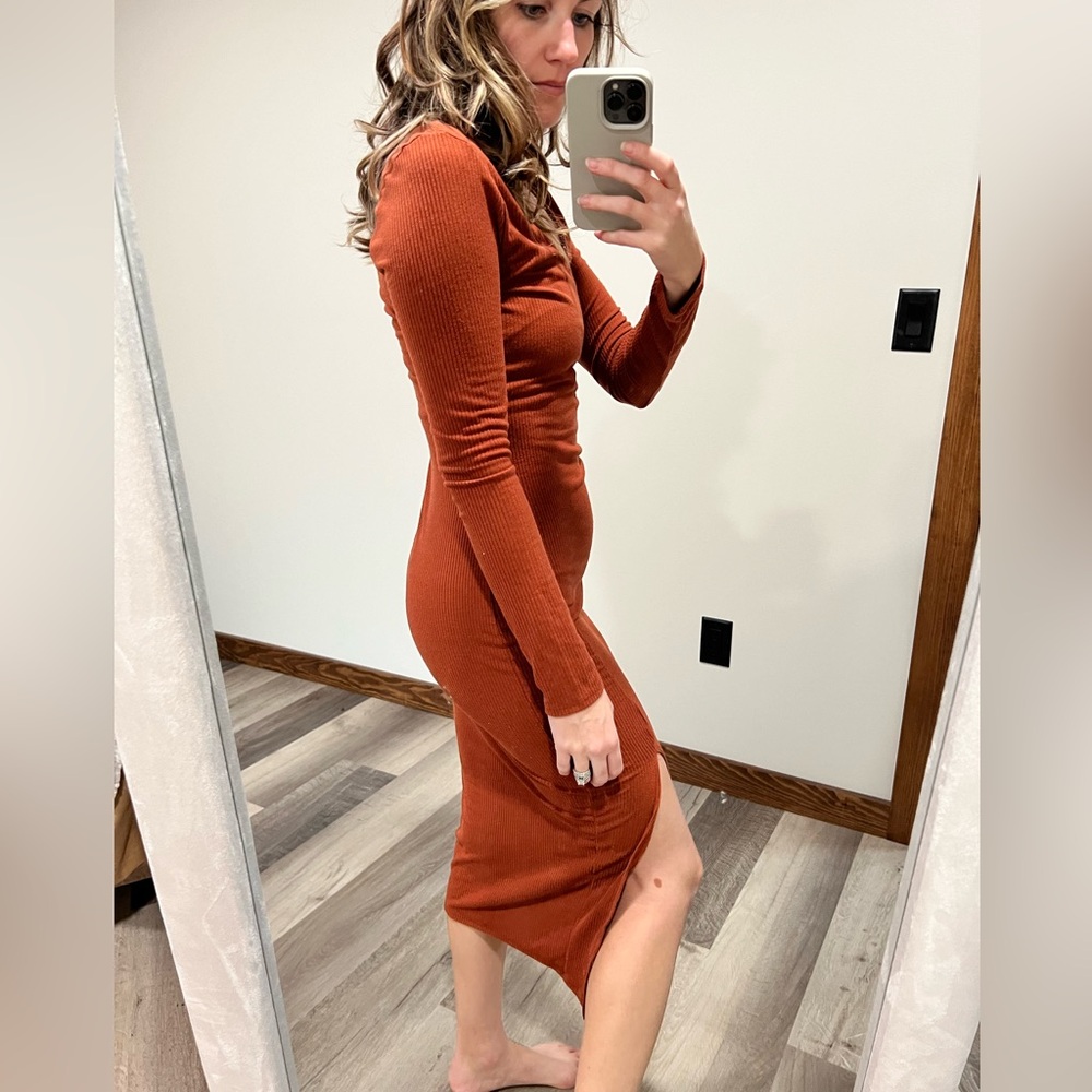 Beautiful Pink lily rust colored ribbed dress. - Picture 1 of 4